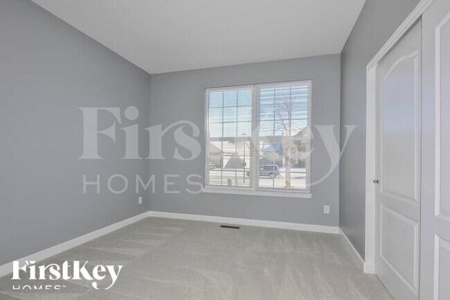 Building Photo - 221 Lonepine Dr