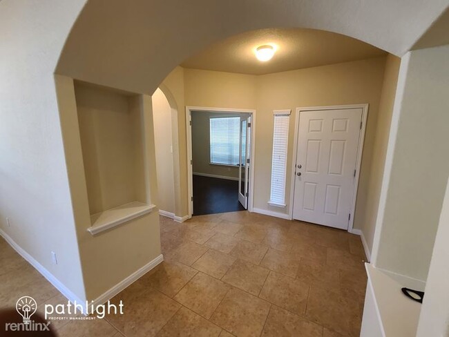 Building Photo - 5 br, 3.5 bath House - 4544 Meadow Green UNIT