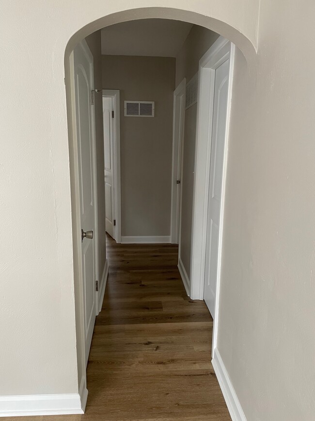 Building Photo - 1066 Northview Dr