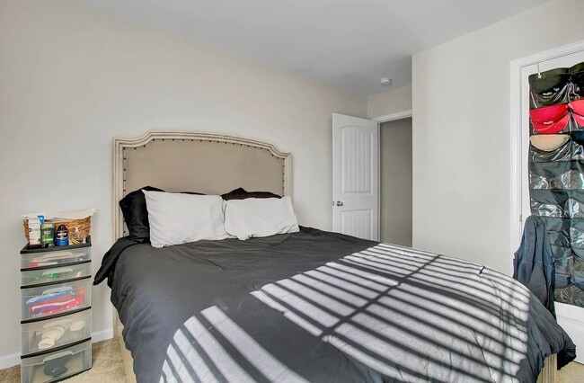 Building Photo - 3 Bedroom 2.5 Bath Townhouse in Lakeview Commons - Goose Creek