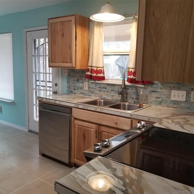 Building Photo - 6206 Verde Valley Dr