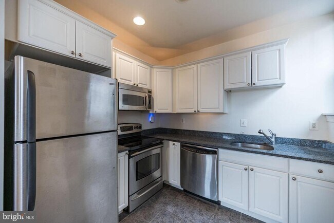 Building Photo - 250 S 13th St