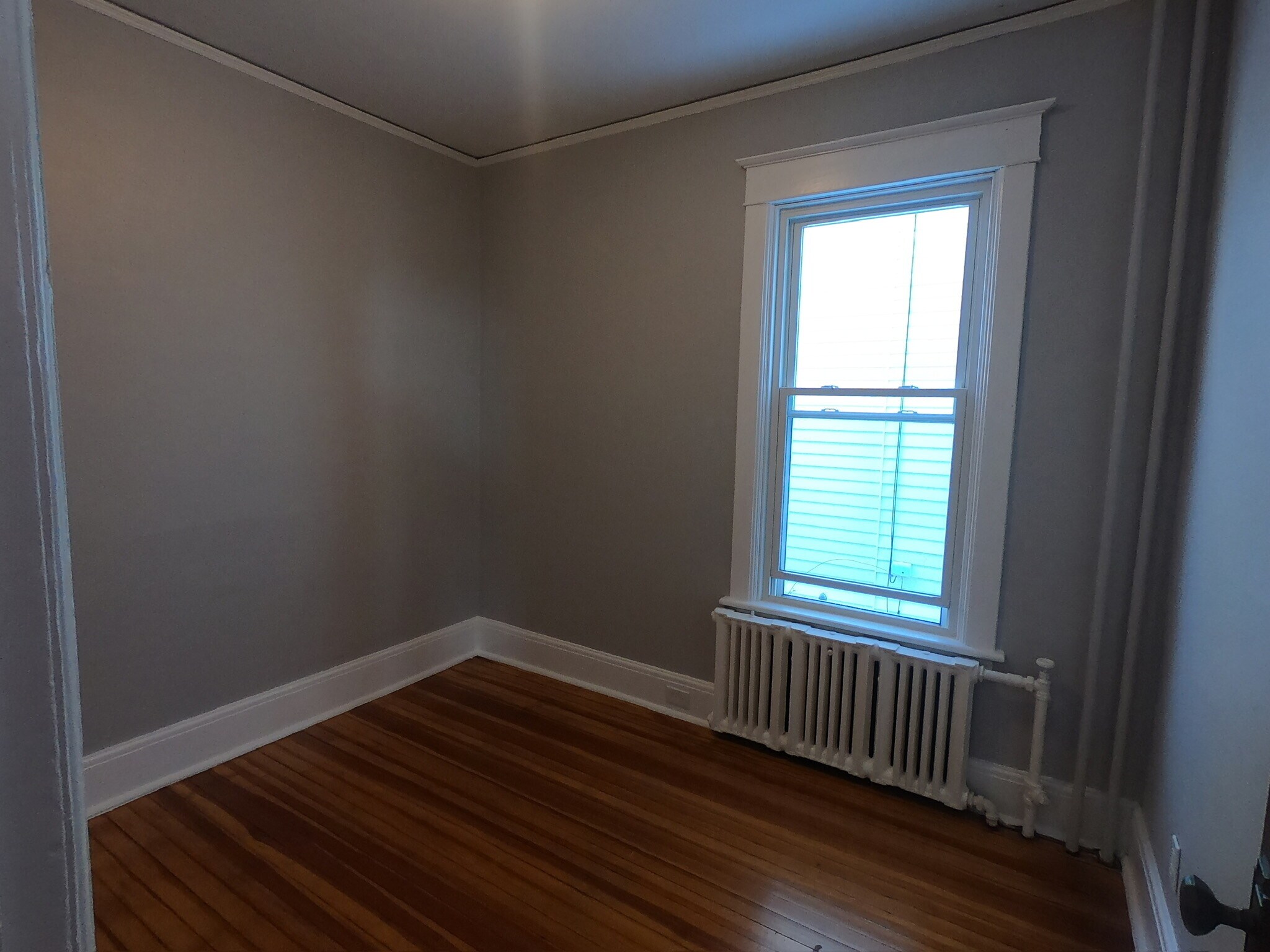 Room 2 - 52 Grove Ave