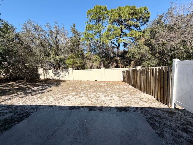 Building Photo - 7419 Canterbury St