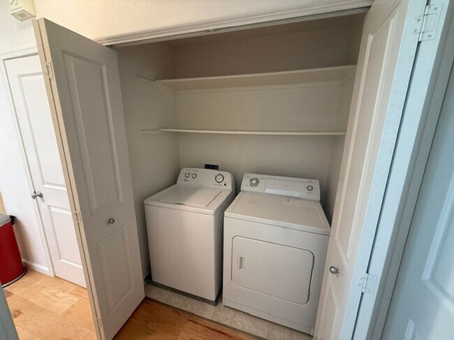 Building Photo - Large 3-Bedroom, 3.5 Bathroom Townhome in Metro Walk Village Neighborhood