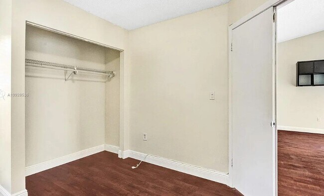 Building Photo - 8560 NW 193rd Ln