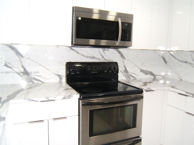 Building Photo - 9022 SW 123rd Ct
