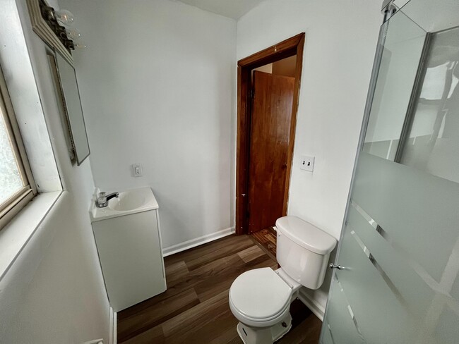 Building Photo - 405 Bristol St