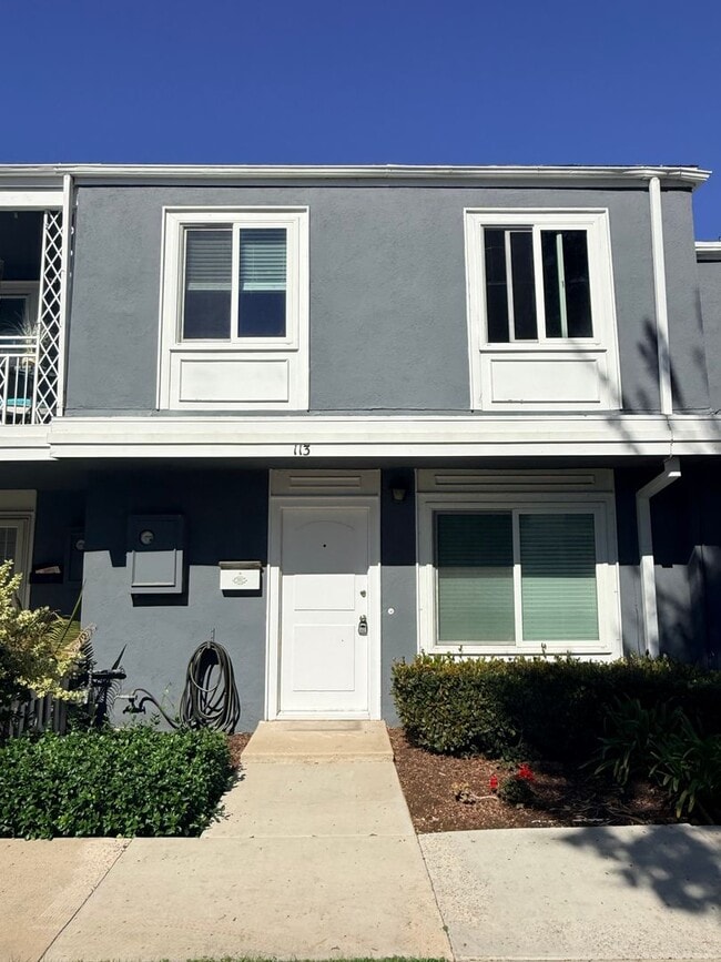 Primary Photo - Spacious 3 bedroom 2 bath townhome with 2 ...