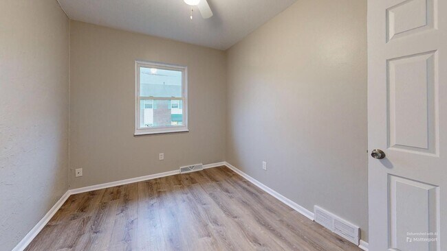 Building Photo - 630 Abbe Rd S