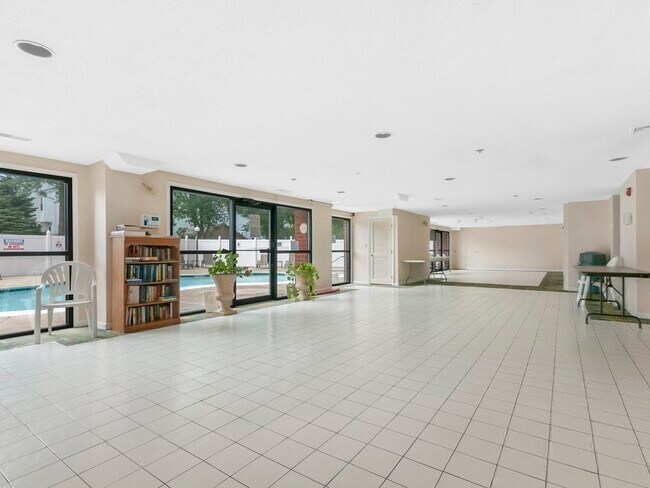 Building Photo - 8 9th St