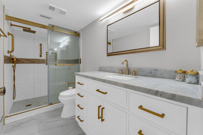 Building Photo - 7192 Huntington Ln