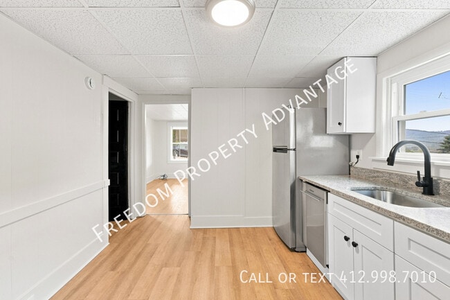 Building Photo - 425 32nd St