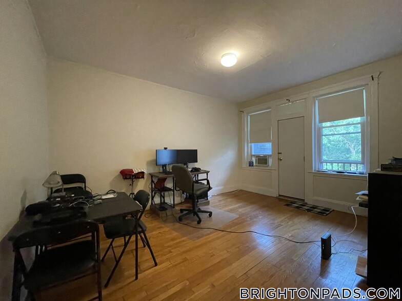 Building Photo - 119 Sutherland Rd