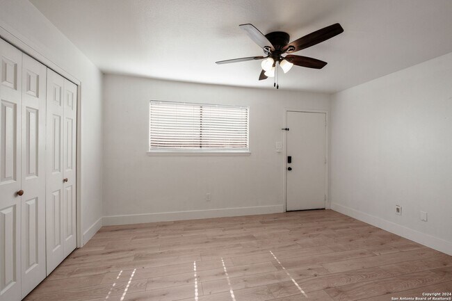 Building Photo - Charming 2/2 in the heart of Boerne!