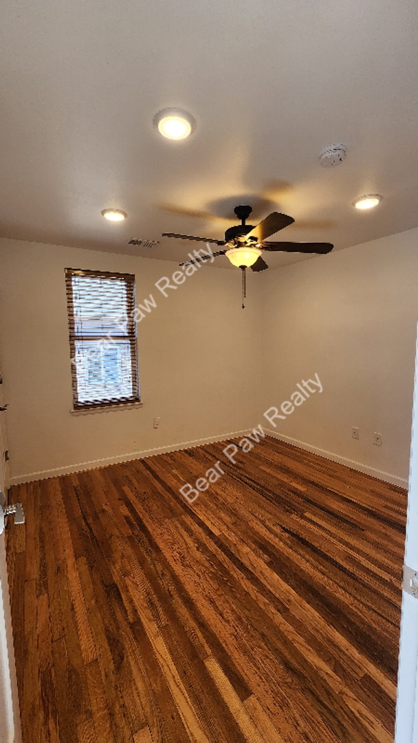 Building Photo - 1007 W 29th St