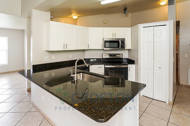 Building Photo - Very nice 3 bedroom with bonus room in Poinciana