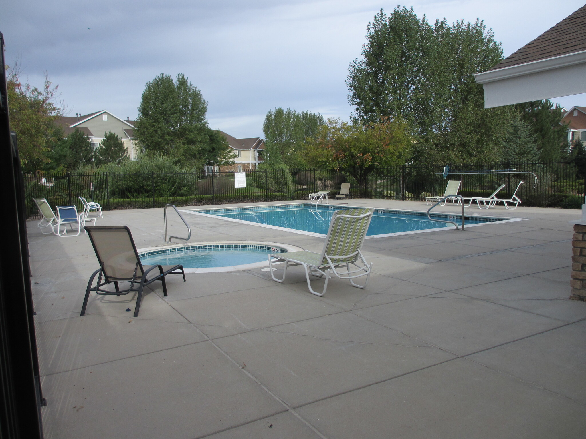 Pool & Jacuzzi - 4815 Hahns Peak Dr