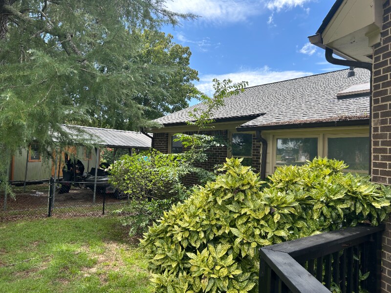 Building Photo - 412 Oak Ridge Dr