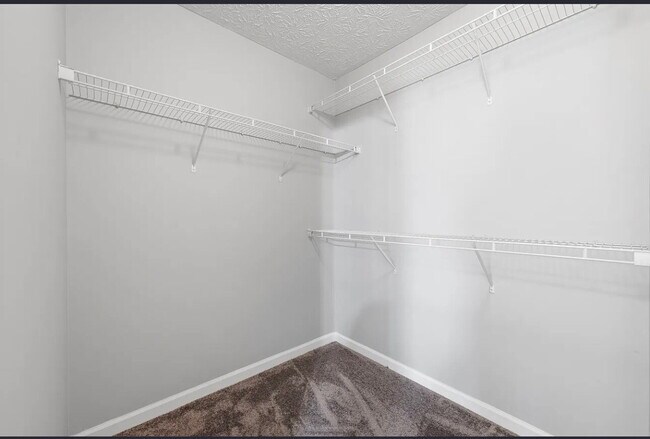 Building Photo - "Charming 3-Bed Townhouse with Hardwood Fl...