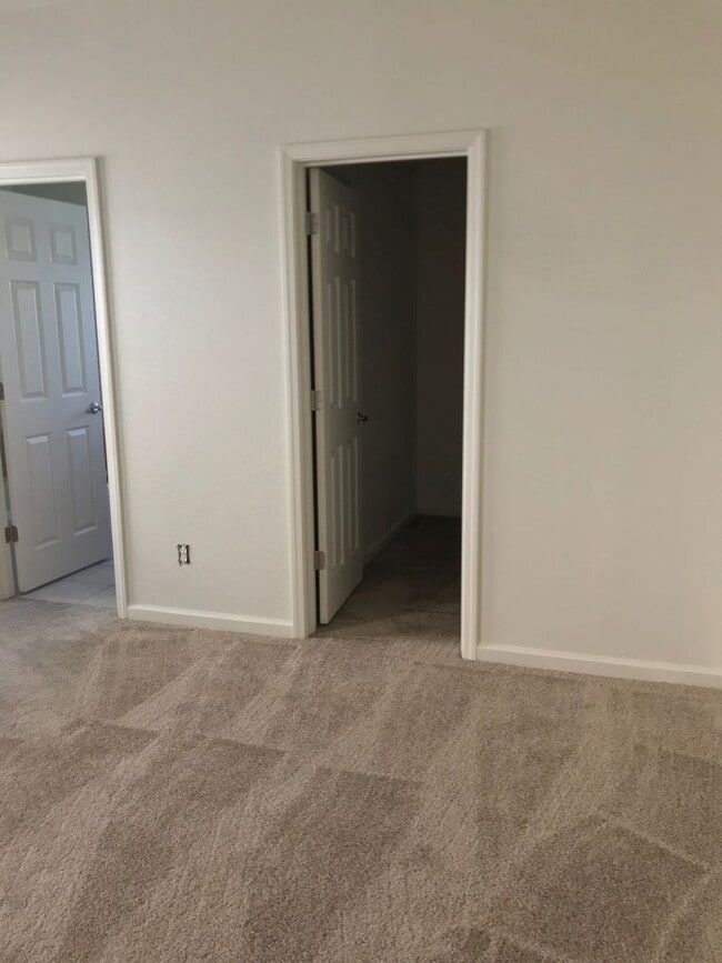 Building Photo - 3 Bedroom Home Close to Gym and Shopping-$1,000 OFF First Month's Rent