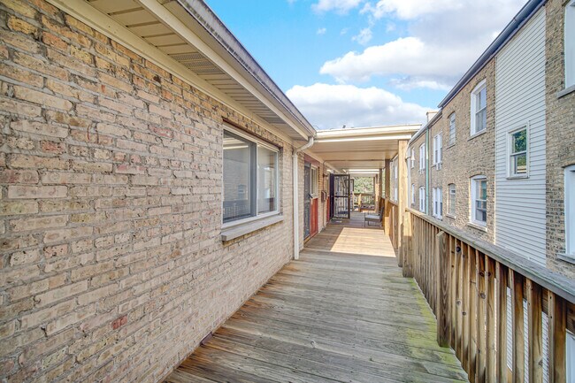 Building Photo - 7019 N Ridge Blvd