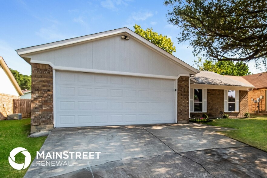 Building Photo - 6637 N Park Dr