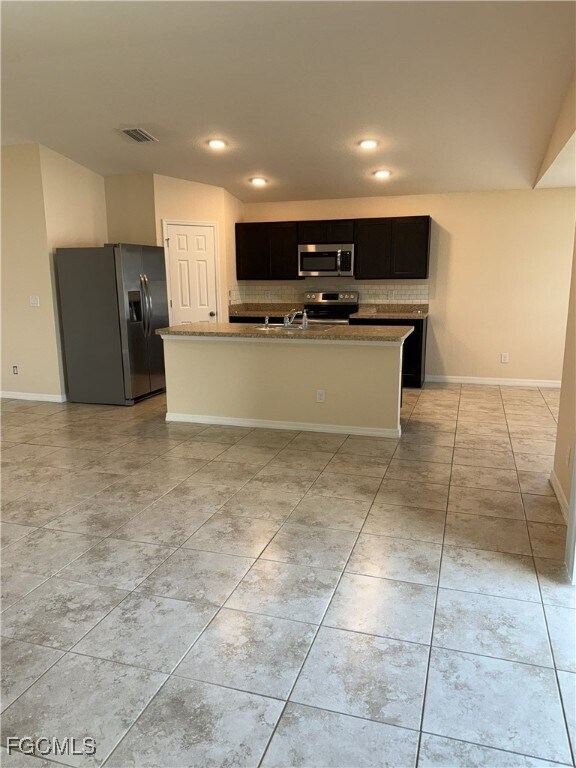 Building Photo - 2119 NE 6th Pl