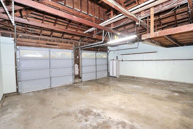 Building Photo - 8520 Emperor Dr