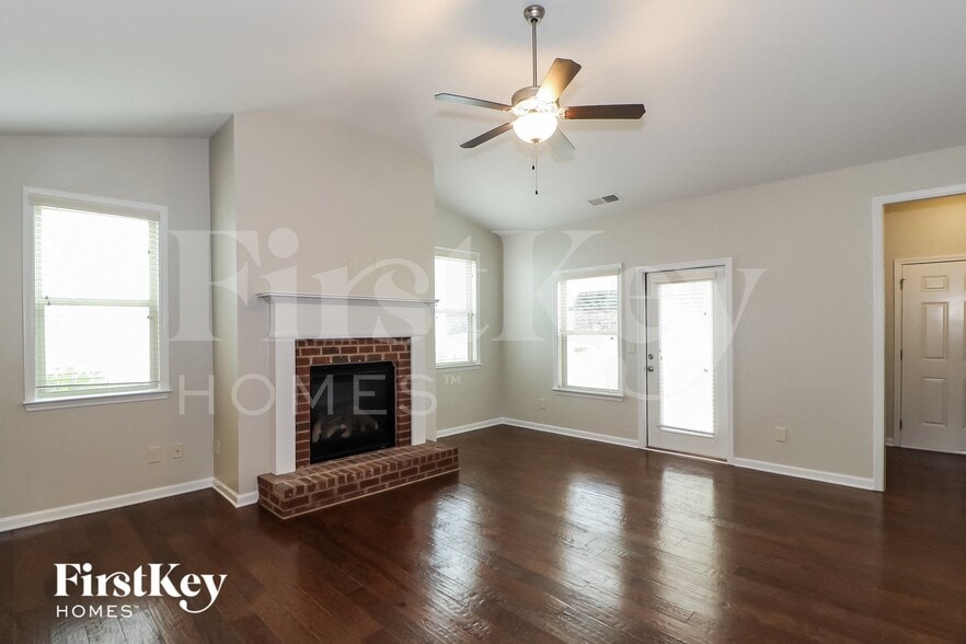 Building Photo - 286 S Village Square