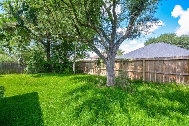 Building Photo - 918 Tennyson Dr