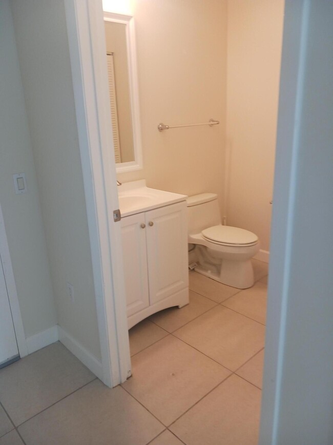 Building Photo - 410 Evernia St