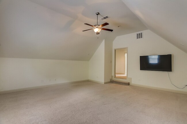 Building Photo - Beautiful 5-bedroom rental home in the hig...