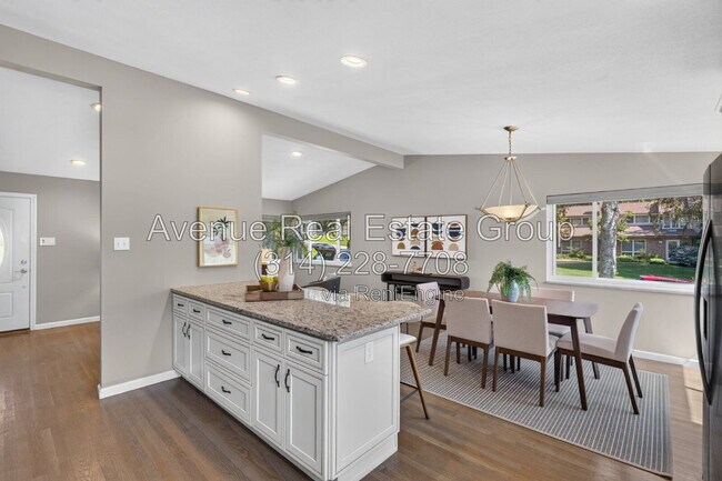 Building Photo - 6 The Knolls Ln