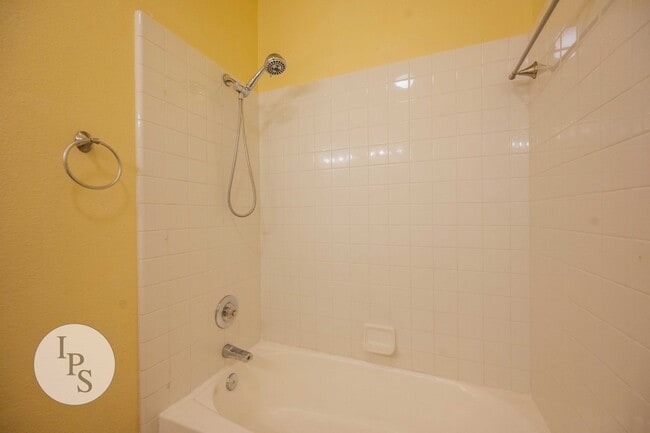 Building Photo - SOLAR!!!!  Fresno NorthEast Home, 4BR/2.75...