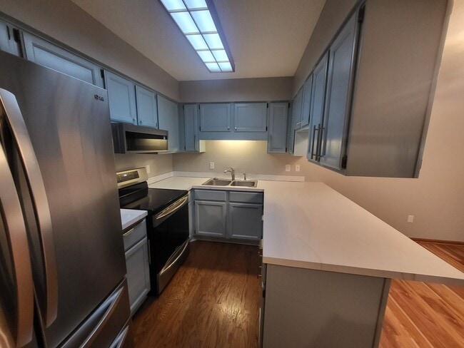 Primary Photo - Maple Grove Townhome for Rent