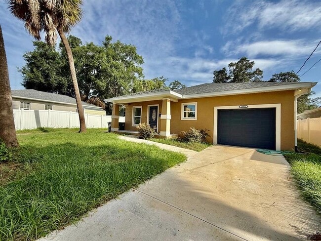Building Photo - 2904 E Columbus Dr