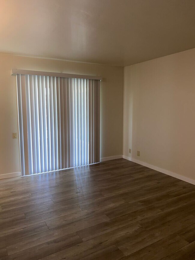Building Photo - 2720 Summerfield Dr