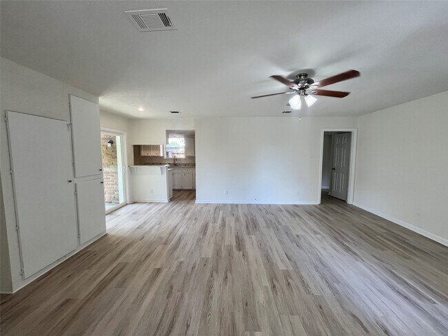 Building Photo - 12607 Sandy Hook Dr
