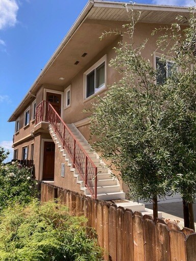 Building Photo - 507 N Helberta Ave