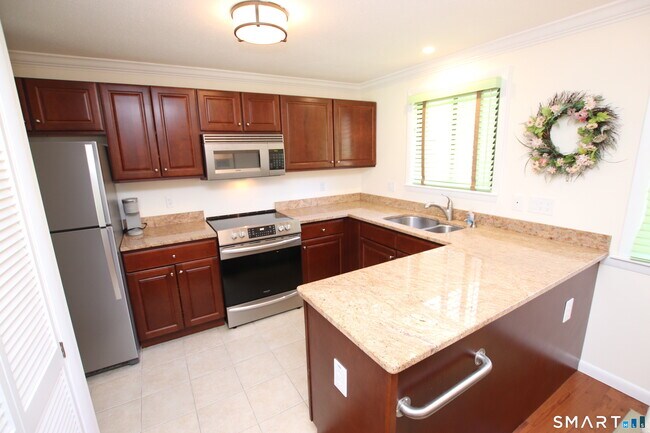 Building Photo - 53 Hollister Way N