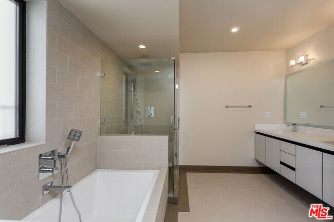 Building Photo - 1211 9th St