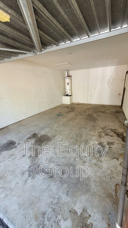 Building Photo - 5804 W Robinwood Ave