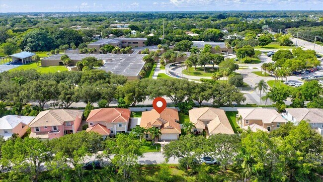 Building Photo - 10 Valencia Dr