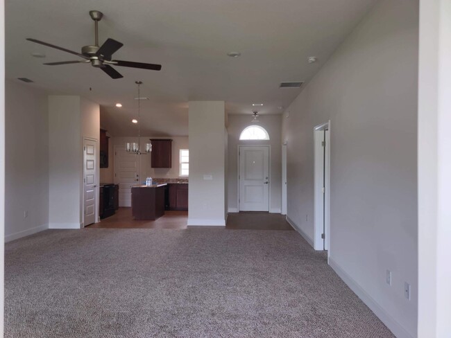 Building Photo - 809 Chestnut Dr