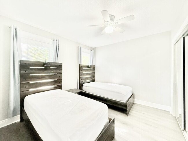 Building Photo - 3308 N Avon Ave