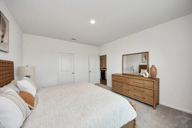 Building Photo - Malta Trace Drive, Rosharon, TX 77583 - 4 BR 2 BA single-family home