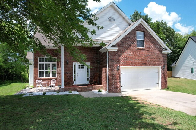 Building Photo - 3120 Pin Oaks Cir NE