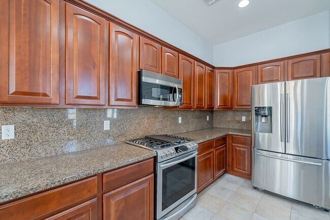 Building Photo - Gated Community!