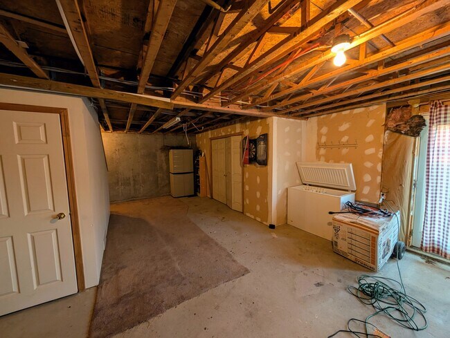 Building Photo - 35 Spiller Rd